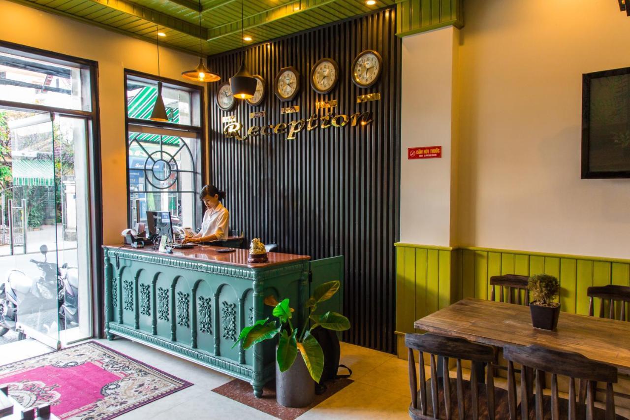 Amona Hotel Hue Esterno foto